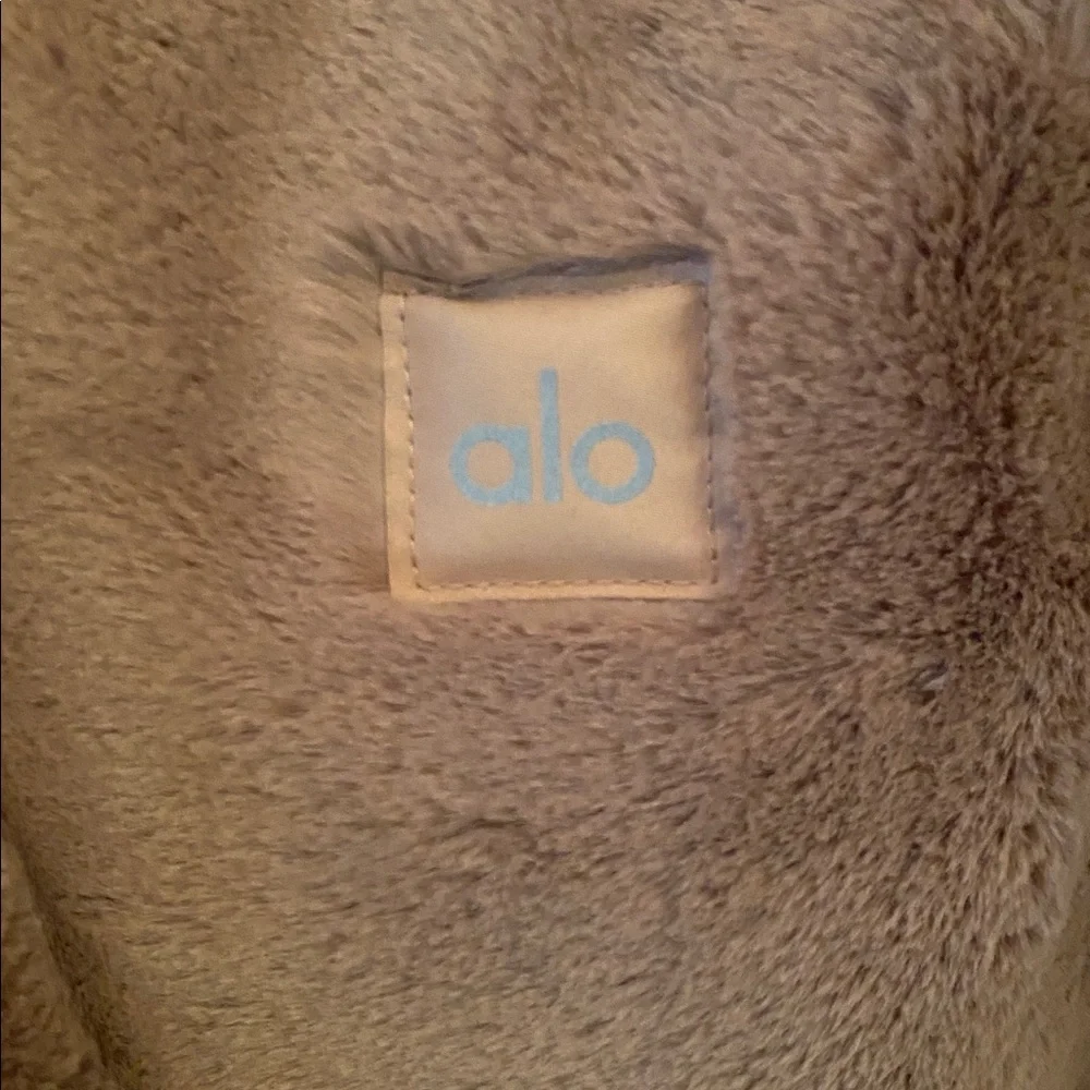 NEW Alo Faux Fur Tote Bag Toasted Almond - Picture 2 of 5